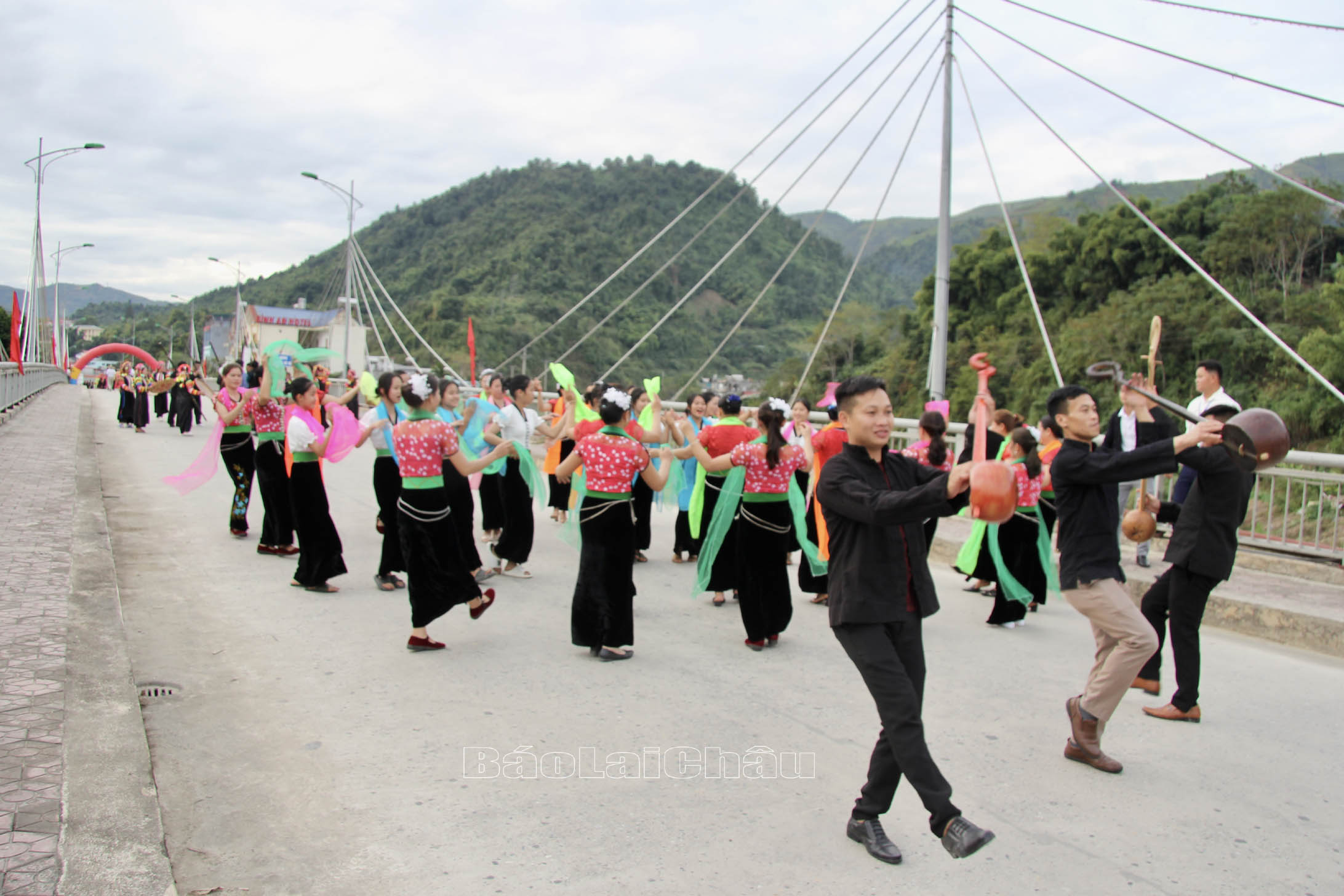 biểu diễn tại lễ hội 